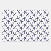 ネイビーブルーの背景に白いヒトデ ラッピングペーパーシート (正面2)