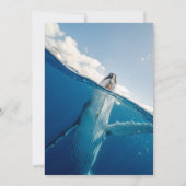 ネイビーブルーの航海士の海のクジラのボヘミアンビーチウェディング セーブザデート (裏面)