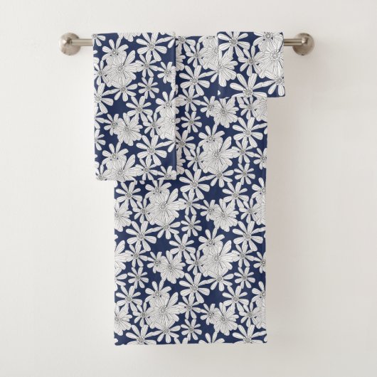 ネイビーブルーの花に白い手描きフローラプリント バスタオルセット (インサイチュ)