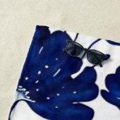 ネイビーブルーの花柄 ビーチタオル (インサイチュ)