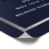 ネイビーブルーの花模様の銀色の写真葬儀プログラム ポスター (角)