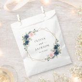 ネイビーブルーの花、ピンクの花、フローラ結婚ズ フェイバーバッグ (クリップ留めされた状態)