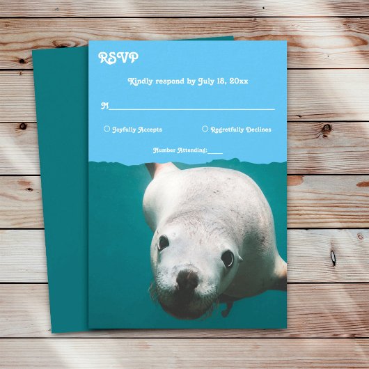 ネイビーブルーアンダーウォーターアクアシーライオン結婚沿岸 出欠カード