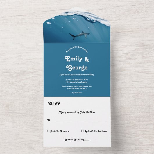 ネイビーブルーアンダーウォーターシャーク航海のビーチ結婚式 オールインワン招待状 (内側)