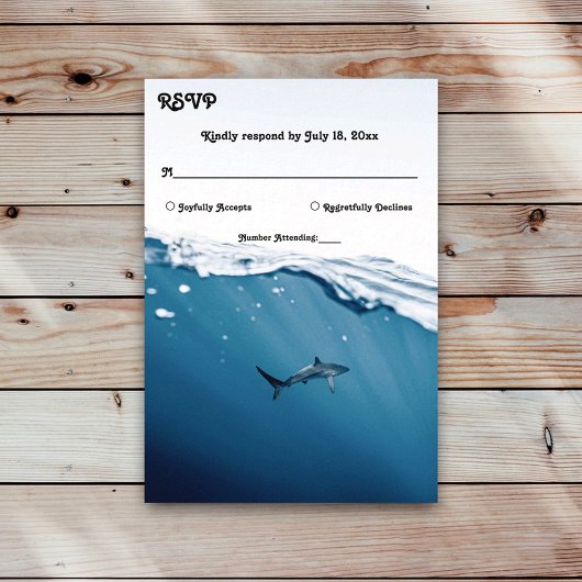 ネイビーブルーアンダーウォーターシャーク航海のビーチ結婚式 出欠カード