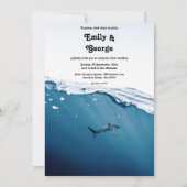 ネイビーブルーアンダーウォーターシャーク航海のビーチ結婚式 招待状 (正面)