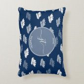 ネイビーブルーアンティーク葉パターンモノグラム アクセントクッション (正面(垂直))