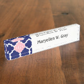 ネイビーブルーウィットモロッコ#5ピンク3イニシャルモノグラム デスクネームプレート (側面)