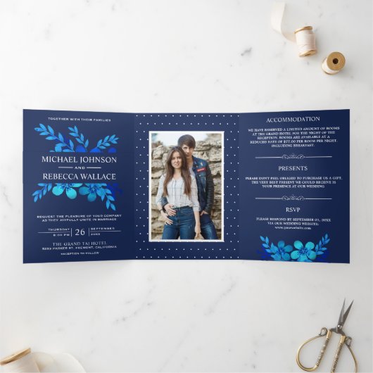 ネイビーブルーウォーター色のフローラ結婚の写真 三つ折り招待状 (内部)