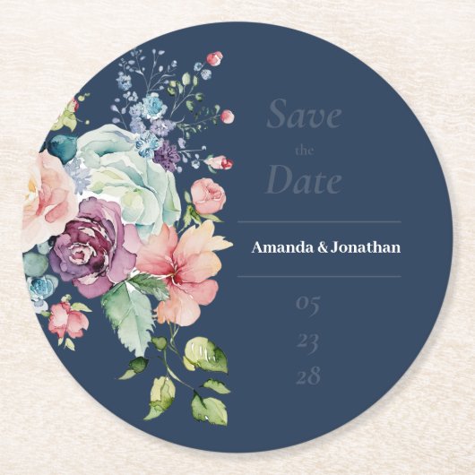 ネイビーブルーウォーター色のフローラ結婚式の日付を保存 ラウンドペーパーコースター (正面)