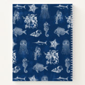 ネイビーブルーウォーター色海海洋動物モノグラム ノートブック (裏面)
