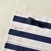 ネイビーブルーウッド航海のいかり追加ボート名 ビーチタオル (インサイチュ)