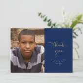 ネイビーブルーカジュアルスクリプト写真卒業 サンキューカード (スタンド正面)