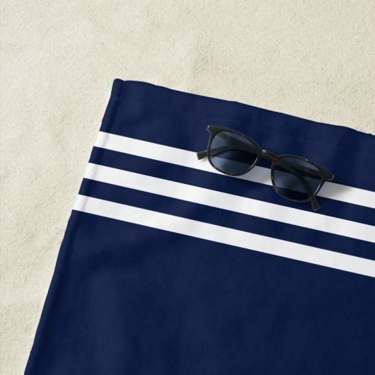 ネイビーブルーグリーンリー航海のモノグラムレイクハウス ビーチタオル (インサイチュ)
