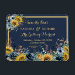 ネイビーブルーサンフラワー結婚フローラ救の日付 マグネット<br><div class="desc">この素晴らしSave the Date Magnetは紺色の背景に鮮やかなヒマワリと明るい青色の花と緑に囲まれた花々を特徴としている。金ゴールドレタリングと書道のtouchは、美しい花に完璧な伴奏である。あなたのデザインのトーンを設定する素敵な結婚お祝い選択。デザインに関する質問や追加のカスタマイズおよび/または一致する項目については、charmdesignstudio@rcn.com宛てにメールを送信するだけで、お手伝いさせていただきます。このページのコレクションリンクを表示して、この美しいデザインで一致するすべてのアイテムを表示する。</div>
