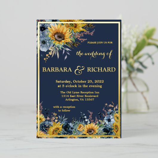 ネイビーブルーサンフラワー結婚フローラ金ゴールド 箔招待状 (立ち正面)