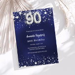 ネイビーブルーシルバースターズ90th誕生日ラグジュアリー 招待状<br><div class="desc">90歳モダンのスタイリッシュ誕生日パーティーへの華やかな招待。紺色の背景、銀飾色の星フェイク付き。青い色が不均一だ。名前とパーティー・詳細のパーソナライズおよび追加90番はバ書ロンスタイルフォント。</div>
