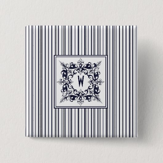 ネイビーブルーストライプヴィンテージラベルとモノグラム 缶バッジ (正面)