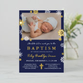 ネイビーブルースノーフレーク写真冬バプテスマ金ゴールド 箔招待状 (立ち正面)