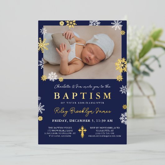 ネイビーブルースノーフレーク写真冬バプテスマ金ゴールド 箔招待状 (立ち正面)