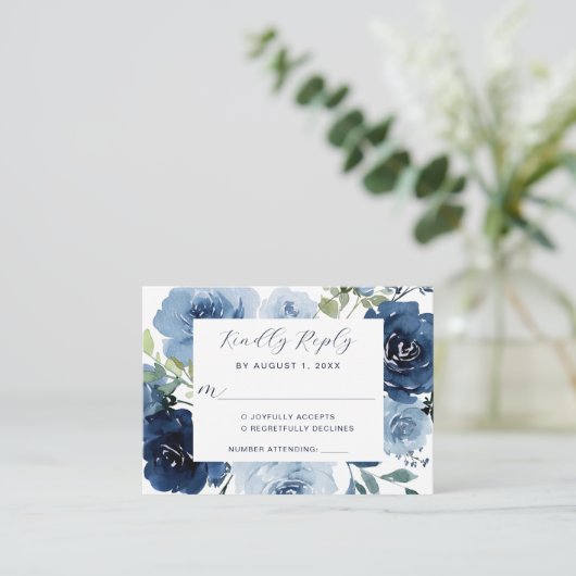 ネイビーブルーダスティブルーエレガントフローラウェディングRSVP エンクロージャーカード (スタンド正面)