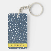 ネイビーブルーダルマのドット、スポット点々のある、あなたの名前 キーホルダー (裏面)