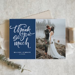 ネイビーブルーハンドレターフォト結婚ズ サンキューカード<br><div class="desc">与え感謝してい感謝していモダン、家族や友人に対して、このフラットなカードを使用して書とネイビーブルーの口頭のパターンを特色結婚にフラットなカードを持って参加する。その他の色も利用可能。</div>