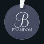 ネイビーブルーパーソナライズされたスクリプトモノグラムと名前 オーナメント<br><div class="desc">モノグラムパーソナライズされたと名前のギフトは白いクラシックのスクリプトのフォントスタイルでモノグラムを特徴パーソナライズされたし、ネイビー青の背景に白いクラシックセリフのフォントスタイルで名前。休日、家族の懇親会、特別な機会に最適。</div>