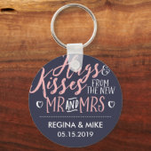 ネイビーブルーピンクハグと新人夫妻のキス キーホルダー (正面)