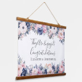 ネイビーブルーピンクフローラ婚約バナー 吊り下げ型タペストリー (傾斜あり)
