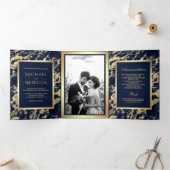 ネイビーブルーフェイクマーブルゴールドフォイル結婚フォト 三つ折り招待状 (内部)