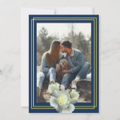 ネイビーブルーフォトエレガント金ゴールドスクリプトホワイトローズ 招待状 (裏面)