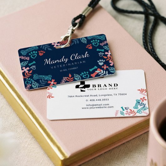 ネイビーブルーフローラと葉ペットポープリントパターン バッジ