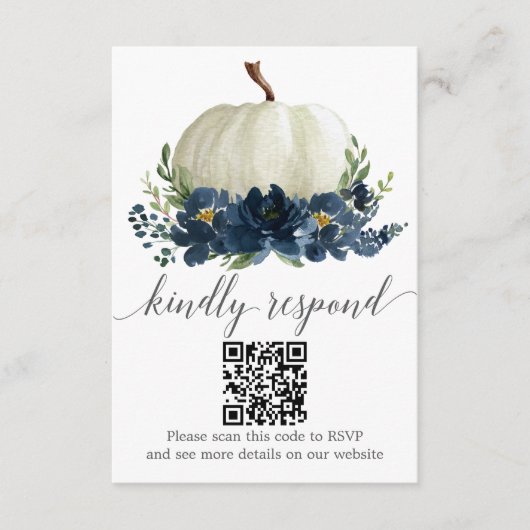 ネイビーブルーフローラパンプキ結婚ンのQR RSVP エンクロージャーカード (正面)