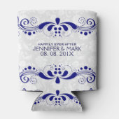 ネイビーブルーフローラレースホワイトダマスク背景 缶クーラー (裏面)