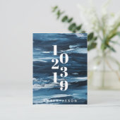 ネイビーブルーブラシストロークセーブ・ザ・デート案内 案内ポストカード (スタンド正面)