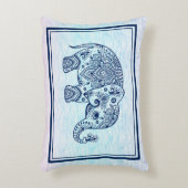 ネイビーブルーペイズリーゾウイラストレーション アクセントクッション (正面(垂直))