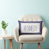 ネイビーブルーホワイトカスタムモノグラム名キープス ランバークッション (椅子)