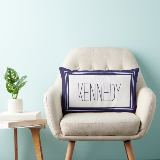 ネイビーブルーホワイトカスタムモノグラム名キープス ランバークッション (椅子)
