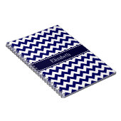 ネイビーブルーホワイトシェブロン海軍の名前モノグラム ノートブック (右側)