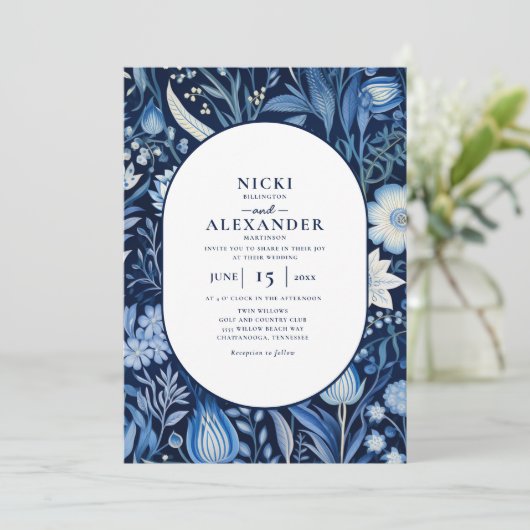 ネイビーブルーホワイトフローラアーチフォト結婚ズ 招待状 (スタンド正面)