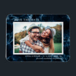 ネイビーブルーホワイトマーブル日付写真を保存 マグネット<br><div class="desc">ネイビーエレガントブルーホワイトマーブル日付写真マグネットを保存。このデザインの高度なカスタマイズについてクリックは、「更カスタマイズに」リンクをクリック。一致するアイテムも使用可能</div>