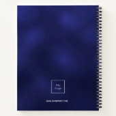 ネイビーブルーホワイトモノグラムイニシャルビジネスロゴ ノートブック (裏面)