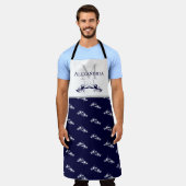 ネイビーブルーホワイトモノグラム名ロブスターパターン エプロン (着用した状態)