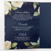 ネイビーブルーホワイトローズメイソンジャーQRコード結婚ズ 三つ折り招待状 (内部最初)