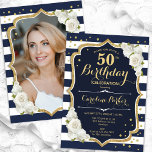 ネイビーブルーホワイト金ゴールド写真50誕生日 招待状<br><div class="desc">エレガントフローラ50歳の誕生日の招待状とカードの後ろの写真。Glam navy白デザインとフェイクグリッター金ゴールド。ネイビーブルーと白ストライプのフォント、白のバラ、スクリプトの紙吹雪。大人スタイリッシュのお祝いパーティーに最適。独自の詳細でパーソナライズどんなカスタマイズ年でもいい！印刷されたZazzle招待状または即時ダウンロードのデジタル印刷可能なテンプレート。</div>