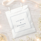 ネイビーブルーミニマモダンリスト結婚式の引き出物バッグ フェイバーバッグ (クリップ留めされた状態)