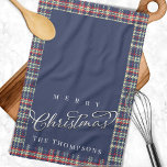 ネイビーブルーメリークリスマスプレイドカスタム キッチンタオル<br><div class="desc">このデザインはメリークリスマス、ネイビーブループレイドキッチンタオルを備え、完璧なホステスの形見を作り、休日のベーキングに最適で、銀書文字のタイポグラフィ、かわいいクリスマス、ミニマルシンプルム、素朴なクラシックスタイルを使用して独自の作成が可能。</div>