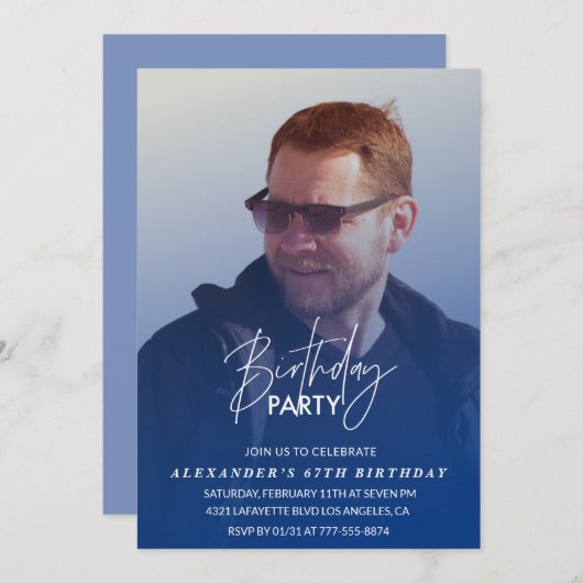 ネイビーブルーメンズ写真第67回誕生日パーティー招待 招待状 (正面/裏面)