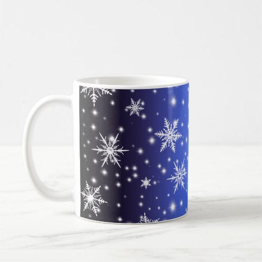 ネイビーブルーライトの上の雪と輝き コーヒーマグカップ (左)